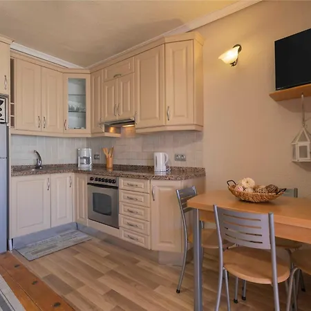 Paradise Court 1 Bedroom With Pool, Apartament *